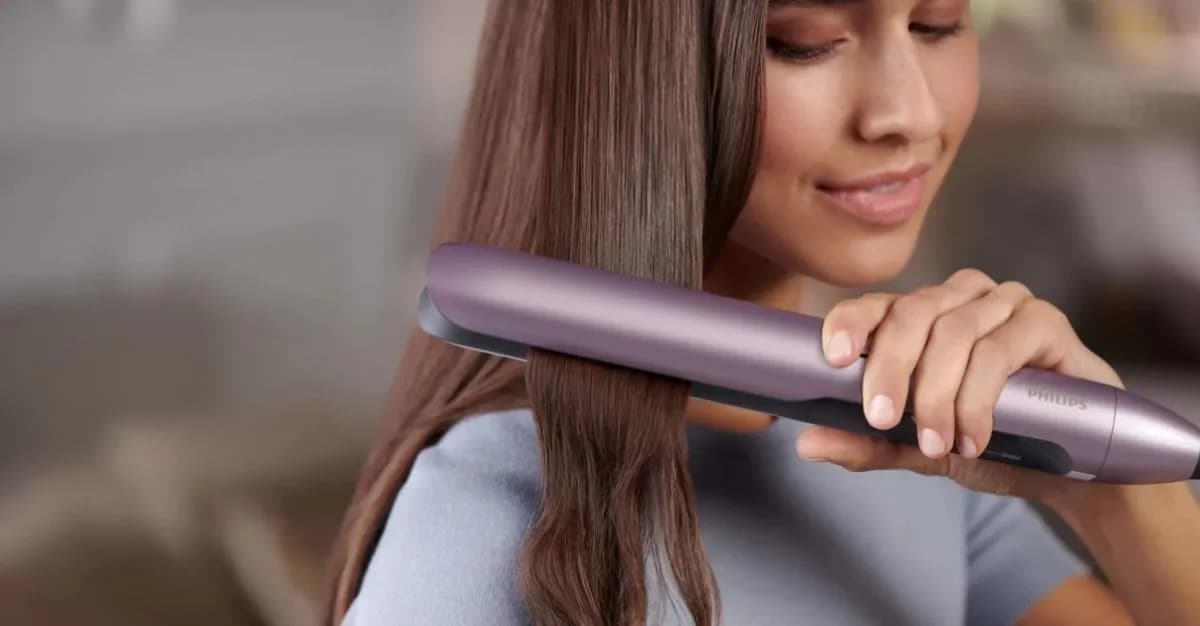Jaką prostownicę wybrać? Przewodnik po płytkach, funkcjach i typach włosów