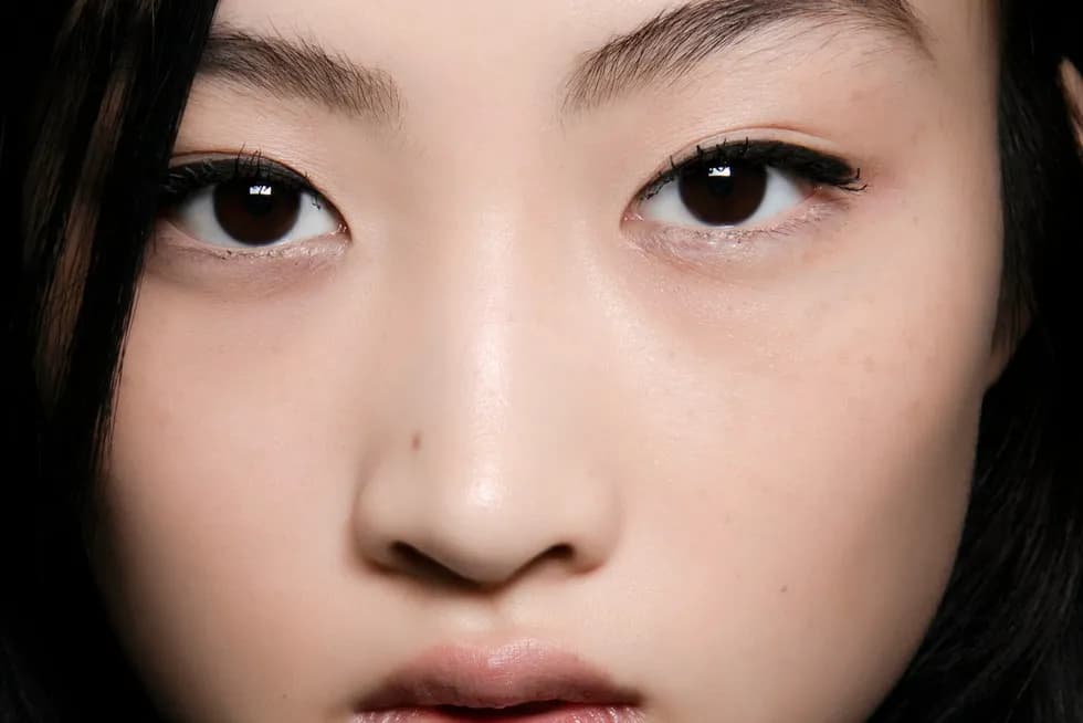 Koreańska pielęgnacja: 10 kroków do "glass skin" i sekretów pięknej cery