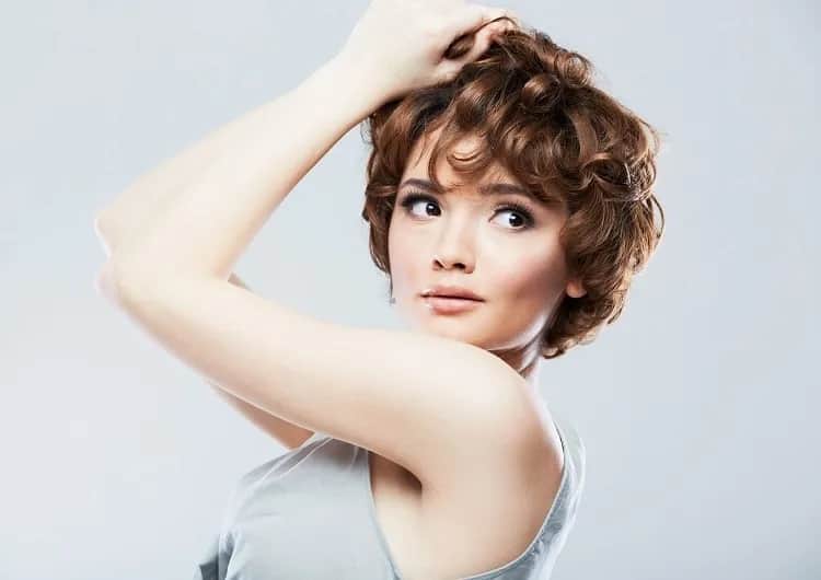 Jaka lokówka do krótkich włosów? Wybierz idealną średnicę i typ