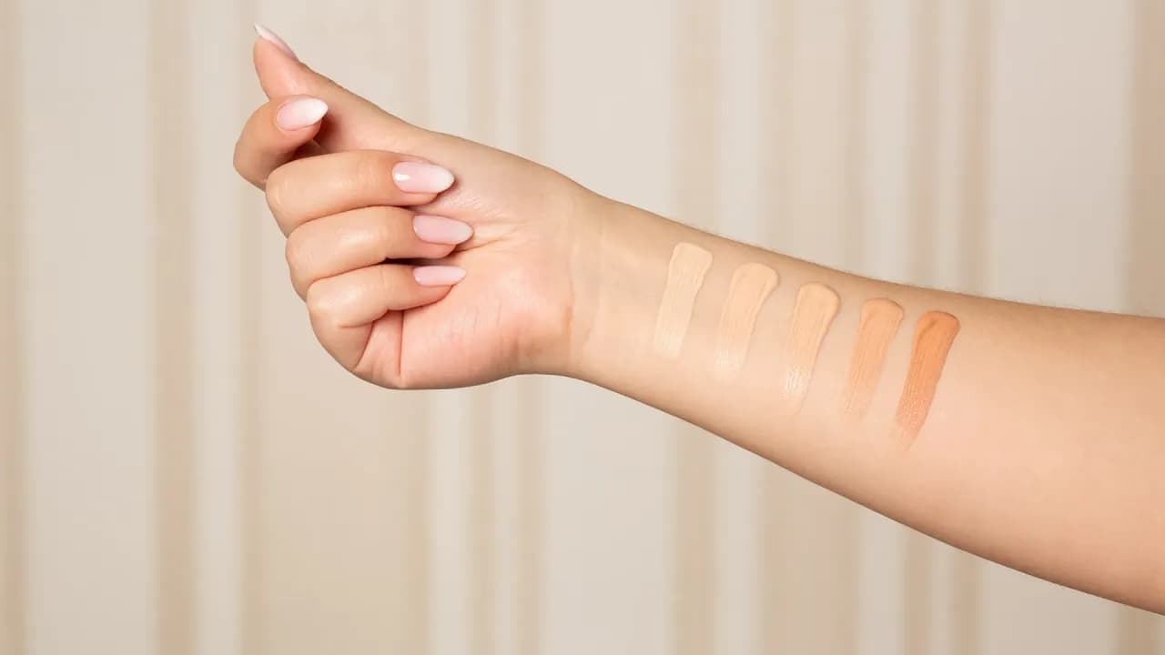 Jak wybrać podkład? Kompleksowy przewodnik po typach cery i odcieniach