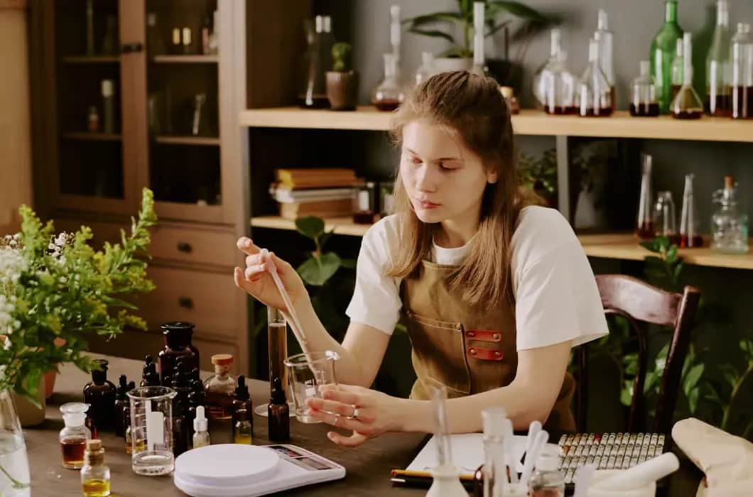 Jak zrobić perfumy w domu? Przewodnik krok po kroku